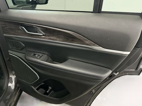 Used 2022 Jeep Grand Cherokee Limited 4xe image 33