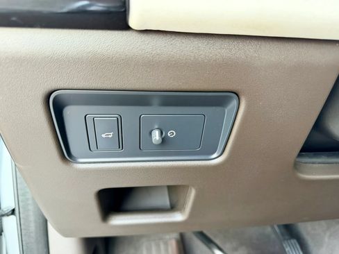 Used 2019 Land Rover Discovery HSE AWD/4WD image 35