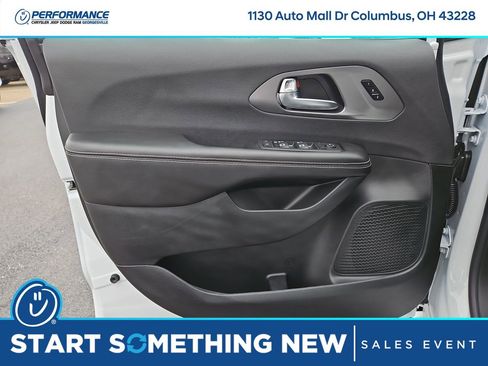 New 2026 Chrysler Pacifica Select image 21