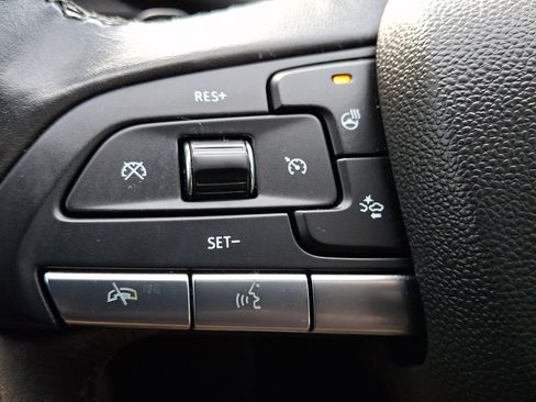 Used 2020 Cadillac XT4 Luxury w/ Cold Weather Package image 23