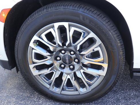 Used 2024 GMC Yukon Denali Ultimate AWD/4WD image 39