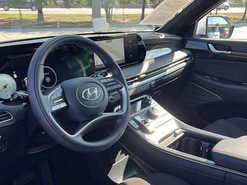 Used 2025 Hyundai Palisade Calligraphy image 2