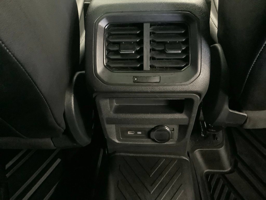 Used 2023 Volkswagen Tiguan SE w/ Panoramic Sunroof Package FWD image 37