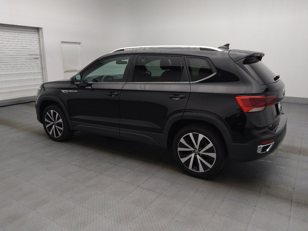 Used 2024 Volkswagen Taos SE FWD image 3
