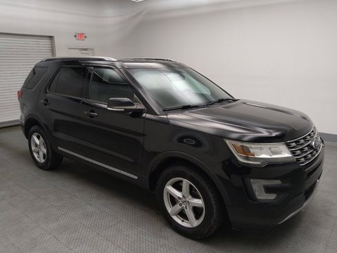 Used 2017 Ford Explorer XLT w/ Equipment Group 201A AWD/4WD image 11