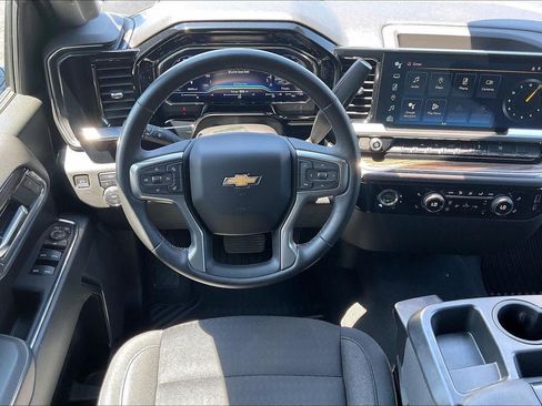 Used 2023 Chevrolet Silverado 1500 LT AWD/4WD image 5