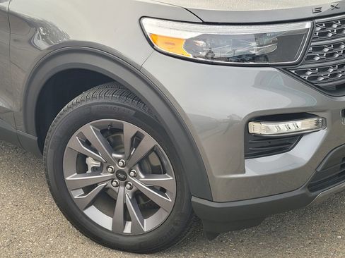 Used 2023 Ford Explorer XLT w/ Equipment Group 202A image 9