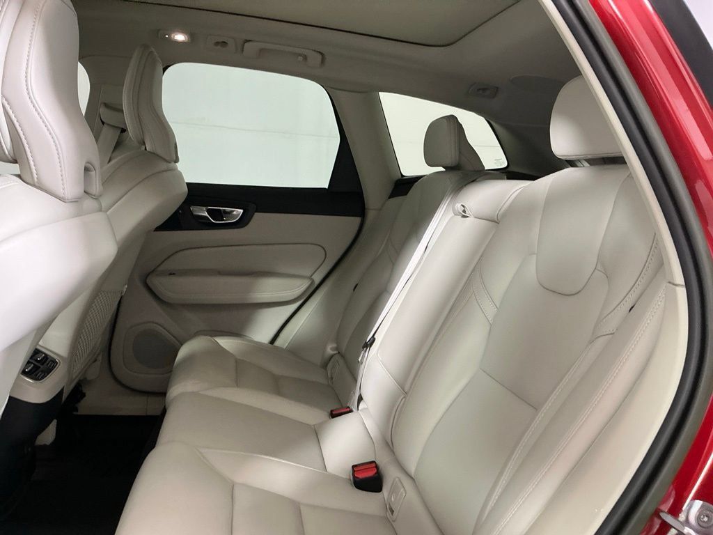 Used 2023 Volvo XC60 B5 Ultimate w/ Climate Package AWD/4WD image 25