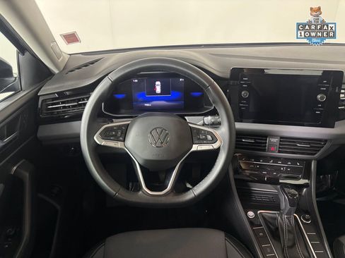Used 2025 Volkswagen Jetta SE FWD image 15