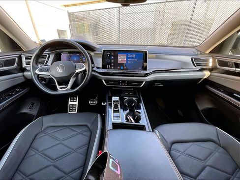 Used 2024 Volkswagen Atlas Peak Edition SE AWD/4WD image 22