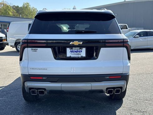 Used 2025 Chevrolet Traverse LT image 9