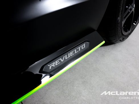 Used 2024 Lamborghini Revuelto AWD/4WD image 33