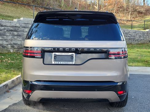 Certified 2024 Land Rover Discovery Dynamic SE image 7