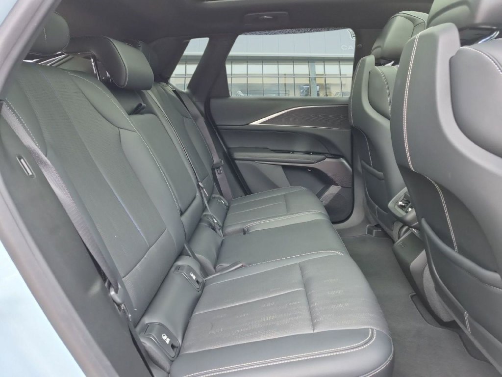 Certified 2024 Cadillac Lyriq Sport AWD/4WD image 17