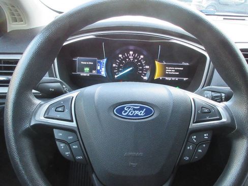Used 2018 Ford Fusion SE image 26