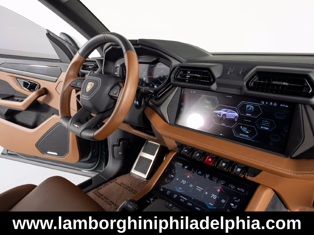 Used 2025 Lamborghini Urus SE AWD/4WD image 34