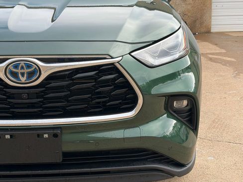 Used 2024 Toyota Highlander Limited image 14