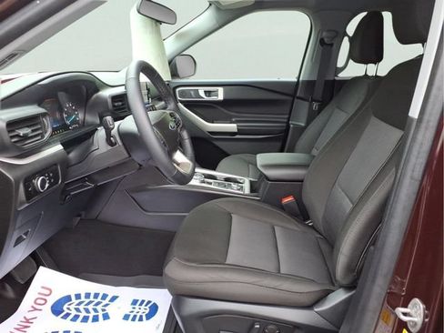 Used 2023 Ford Explorer XLT AWD/4WD image 13