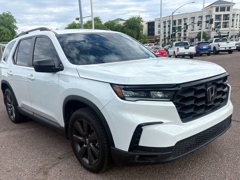 Used 2023 Honda Pilot Sport image 2