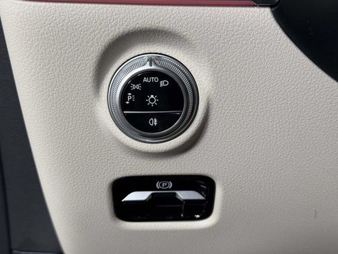 Used 2024 Mercedes-Benz CLE 300 4MATIC Cabriolet image 20