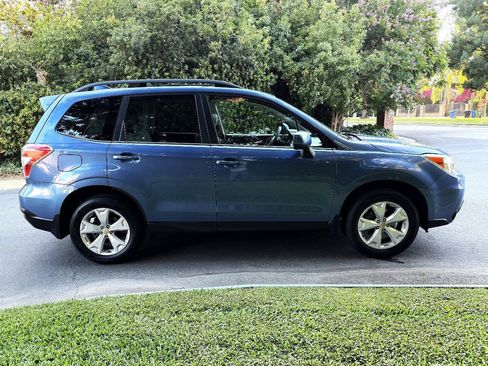 Used 2016 Subaru Forester 2.5i Limited AWD/4WD image 8