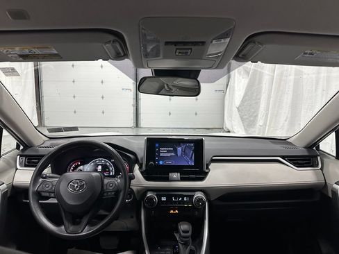 Used 2025 Toyota RAV4 XLE AWD/4WD image 40