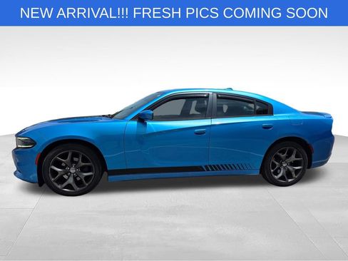 Used 2016 Dodge Charger SXT w/ Plus Group RWD image 3