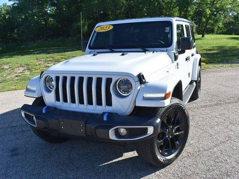 Used 2023 Jeep Wrangler Unlimited Sahara w/ Cold Weather Group AWD/4WD image 12