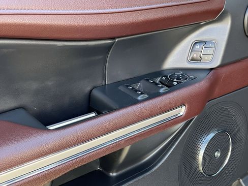 Used 2024 Ford Expedition Limited image 15