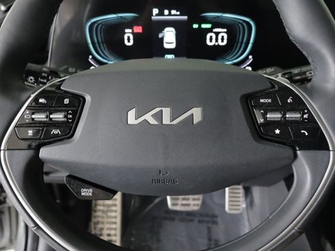 Used 2023 Kia Niro SX Touring FWD image 12