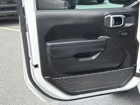Used 2025 Jeep Wrangler Sport AWD/4WD image 10
