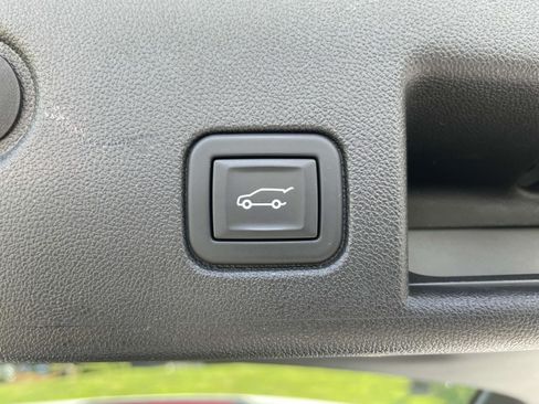 Used 2023 Chevrolet Equinox RS FWD image 9