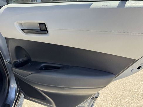 Used 2022 Toyota Corolla Cross LE FWD image 11