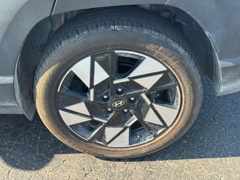 Used 2025 Hyundai Kona SEL FWD image 11