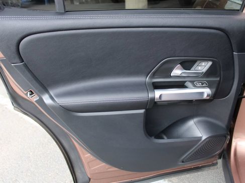 Used 2022 Mercedes-Benz GLB 250 4MATIC image 43