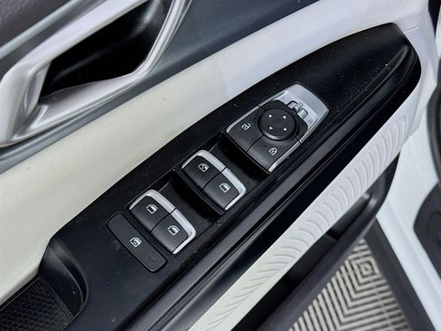 Used 2024 Kia Carnival LX image 18