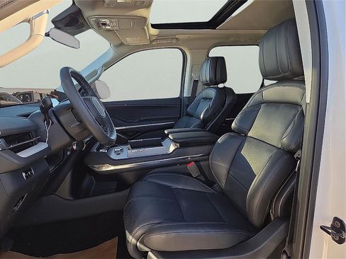 New 2025 Lincoln Navigator L Reserve image 12