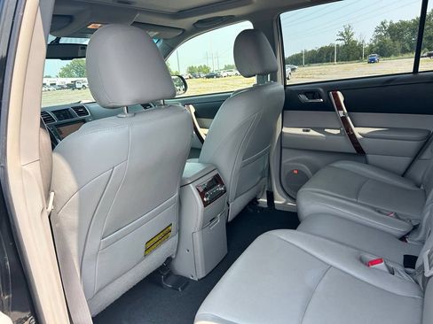 Used 2012 Toyota Highlander Limited AWD/4WD image 18