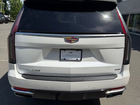 Used 2024 Cadillac Escalade Premium Luxury AWD/4WD image 7