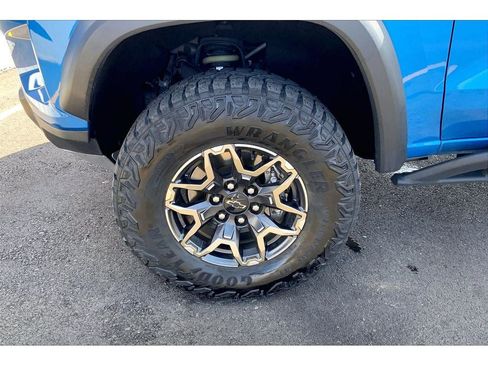 Used 2023 Chevrolet Colorado ZR2 w/ ZR2 Convenience Package III AWD/4WD image 10