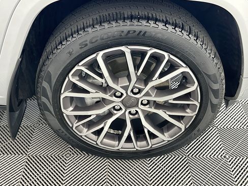 Used 2021 Jeep Grand Cherokee L Summit AWD/4WD image 11