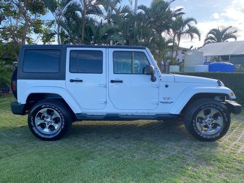 Used 2016 Jeep Wrangler Unlimited Sahara w/ Connectivity Group image 26