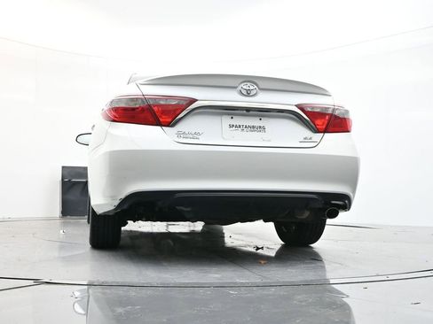 Used 2016 Toyota Camry SE image 32