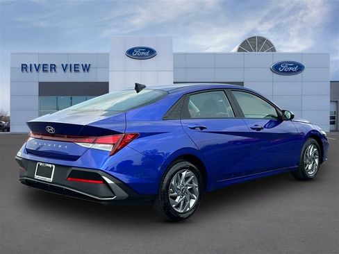 Used 2024 Hyundai Elantra SEL FWD image 5