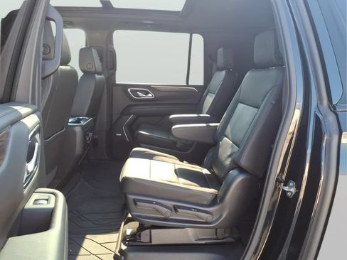 Used 2021 Chevrolet Suburban Z71 AWD/4WD image 29