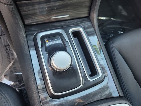 Used 2022 Chrysler 300 Touring w/ Sport Appearance Package AWD/4WD image 24