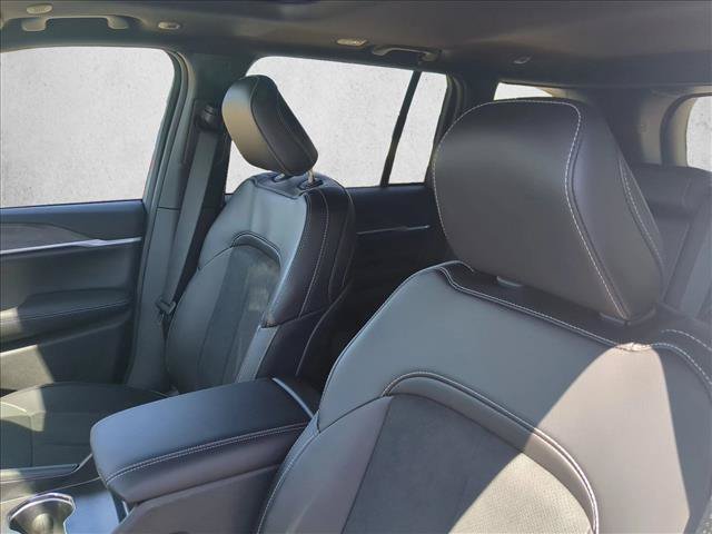 New 2026 Jeep Grand Cherokee Altitude AWD/4WD image 3