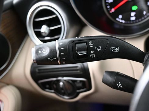 Used 2022 Mercedes-Benz GLC 300 w/ Premium Package Lite image 23