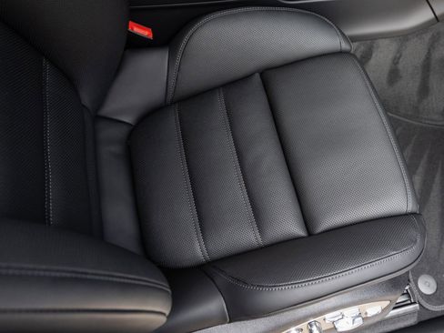 Certified 2025 Porsche Macan image 43