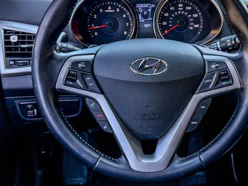 Used 2017 Hyundai Veloster Value Edition FWD image 29